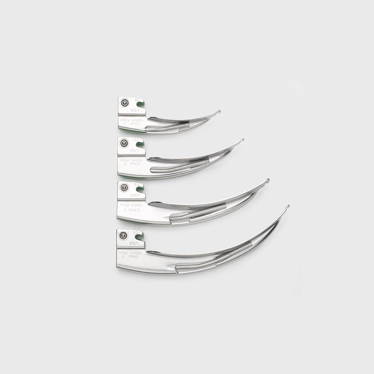 Cztery łyżki systemu laryngoskopowego Macintosh w różnych rozmiarach