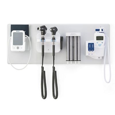 Tensiomètre numérique ProBP 2000 monté sur un système mural intégré avec d’autres produits d’examen physique de Welch Allyn