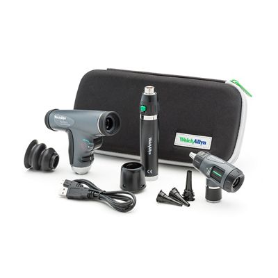 Een Welch Allyn 97800-MSL diagnostische set, inclusief otoscoop, oftalmoscoop, handgreep, USB-oplader en draagtas met ritssluiting.