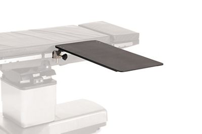 Stół prostokątny Carbon Lights™ Rectangular Table przymocowany do stołu operacyjnego