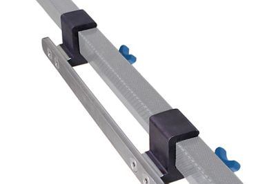 Vista diagonal del riel accesorio largo para estructura flexible