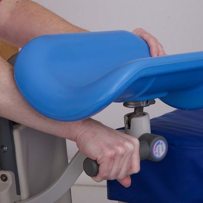 Affinity 4 calf support with a caretaker’s hand on the handle