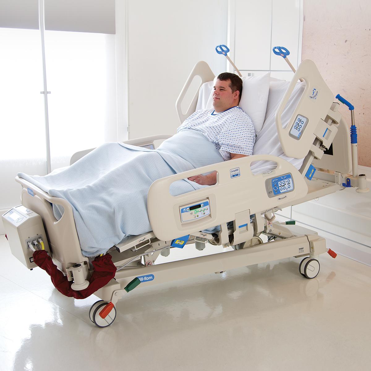 La fonction FlexAfoot permet d’allonger rapidement le lit bariatrique Compella pour s’adapter aux patients de grande taille.