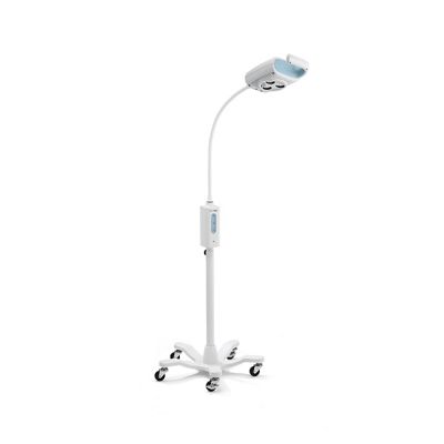 Lampe pour interventions mineures vétérinaires Green Series 600 fixée sur un support mobile à roulettes, orientée vers la droite