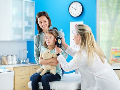 pediatrician physician looking inside a child's ear canal for ear exam using the Welch Allyn iExaminer Pro System on a Welch Allyn MacroView Plus Otoscope device