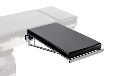 Stół Basic Carpa™ Table, #O-AHMPT, przymocowany do stołu operacyjnego