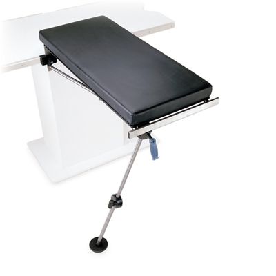 Stół prostokątny Basic Rectangular Table, #O-AHTR, przymocowany do stołu operacyjnego