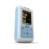 Dispositivo digitale di misurazione della pressione arteriosa Connex ProBP™ 3400, vista di 3/4 dal piano dal tavolo, lato sinistro del prodotto