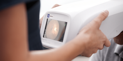 Clinician using RV700 imager on patient 