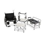 Accessoires bariatriques Hillrom™ comprenant un fauteuil roulant, un banc de douche, une chaise percée et un déambulateur