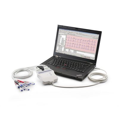 Vilo-EKG med en CardioPerfect-arbetsstation länkat via USB till en bärbar dator, ¾-vy