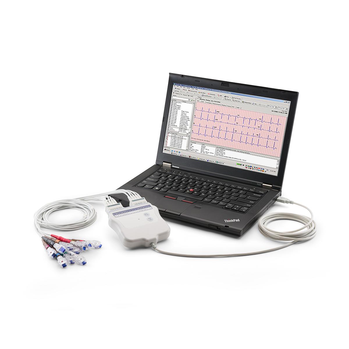 ECG de repos sur la CardioPerfect Workstation connectée par USB à un ordinateur portable, vue de ¾