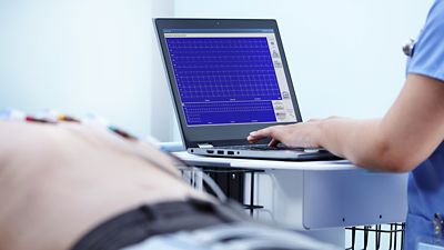 Clinician sends a patient’s ECG data to the EMR