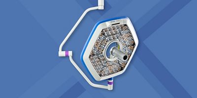 Clinician grasps sterile handle to adjust Helux Pro surgical light 