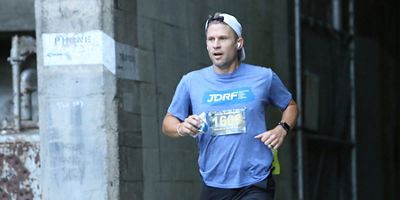Jef Malpass running a marathon