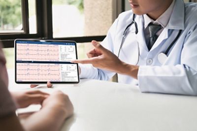 Doctor showing Epiphany Cardio Server results to patient