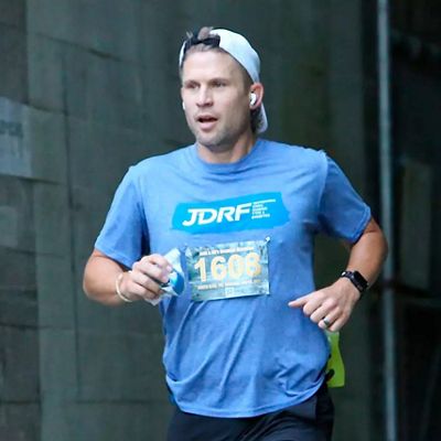 man running in marathon