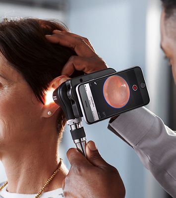 Welch Allyn MacroView Plus Otoscope and iExaminer SmartBracket application