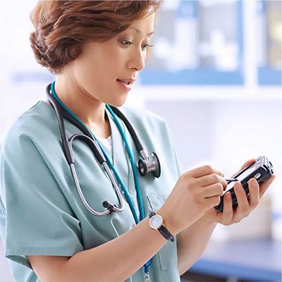 A provider reviews her hospital patient's alarm status and event history on a handheld Welch Allyn AcuityLink Clinician Notifier.